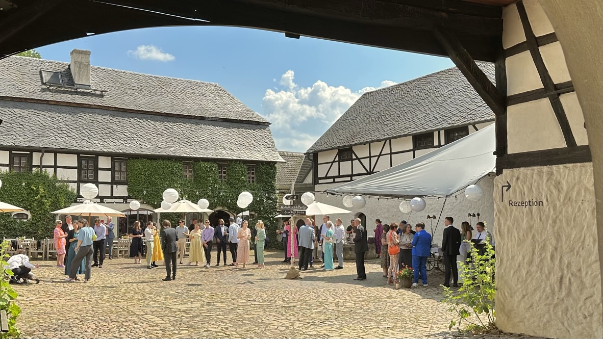 DE386C71-0BAE-417E-BC34-B077126AC6B0_1_105_c