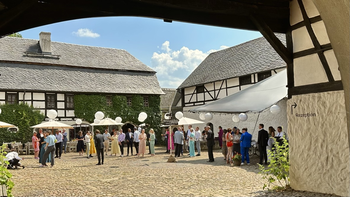 DE386C71-0BAE-417E-BC34-B077126AC6B0_1_105_c