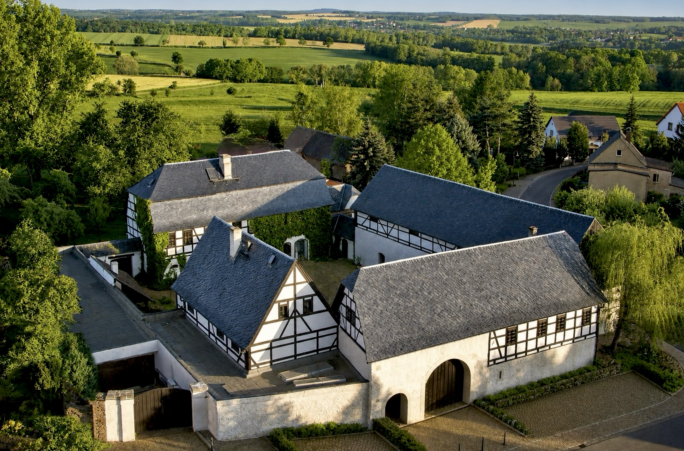 Historisches Hofensemble der Denkmalschmiede Höfgen - Luftbild